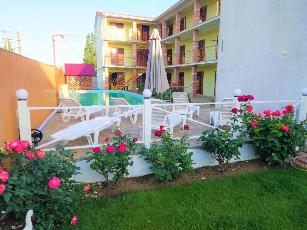 Solnechnaia Dacha Aparthotel Zatoka Exterior photo